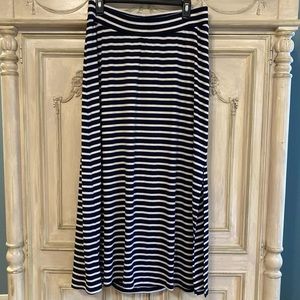 A Pea in The Pod Maternity Stretch long navy & off white knit maxi skirt sz Lg